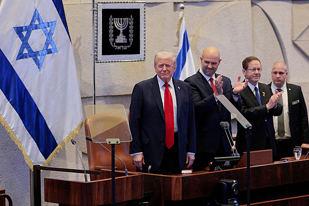 Nastává zlatý věk pro Blízký východ, věří Trump. V Izraeli jej provázel velký potlesk