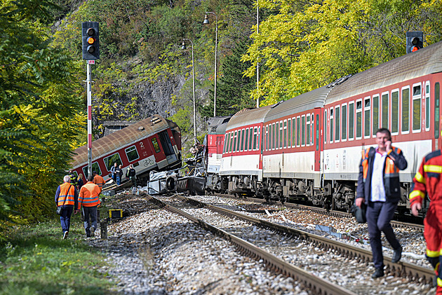 Na východním Slovensku se srazily rychlíky, zranilo se více než 90 cestujících