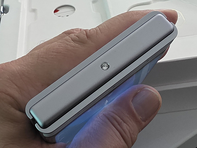 K čemu je dobrý tento kamínek ve véčku Motoroly? Příplatek není dramatický