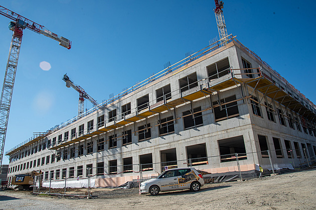 Od základové desky po čtvrté podlaží. Nemocnice ukázala, jak staví nový pavilon
