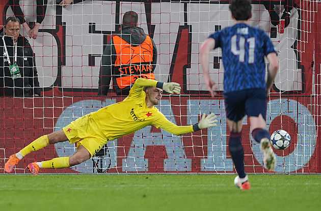 Arsenal je nelítostný tým a obranný stroj.  Slavii chyběl zakončovatel, píší v Británii