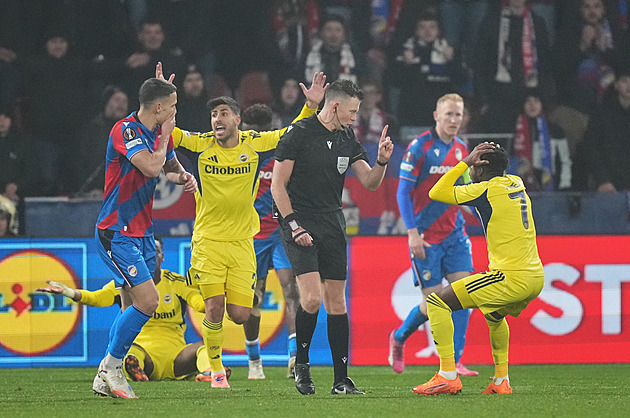 Plzeňští si chválili výkon, ale vyděsila je možná penalta. Těžká chvíle, přiznal Hyský