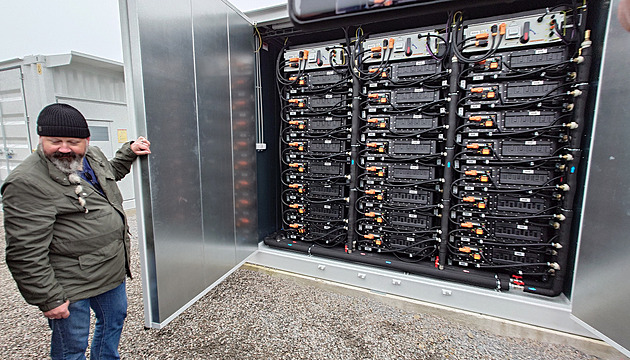 Utáhne až tisíc domácností. Na Svitavsku začalo fungovat obří bateriové úložiště