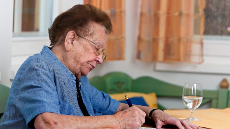 Namísto pokuty recitovali básně. Knihovna v Lounech čtenáře trestala kulturně