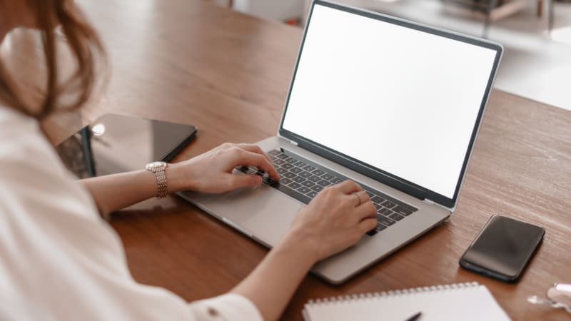 Falešný policista okradl ženu z Blanenska o 10 milionů korun. Stačilo pár hodin a starý trik