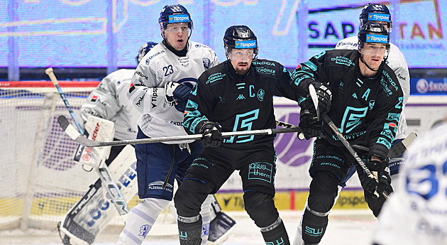 ONLINE: Plzeň bojuje v derby s Vary. Spartu čeká Liberec, Pardubice vyzvou Kometu