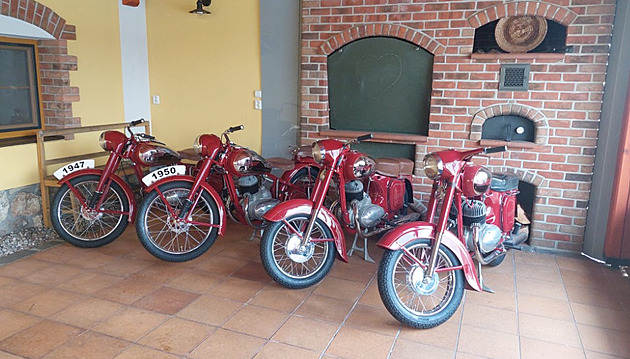 Kriminalisté dopadli zloděje historických motocyklů, Péráka či Kývačku dál hledají