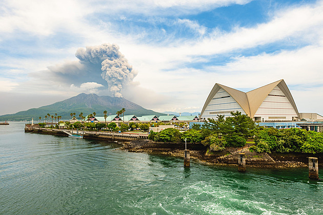Výbuch ji spojil s pevninou. Japonská sopka Sakuradžima je součástí života