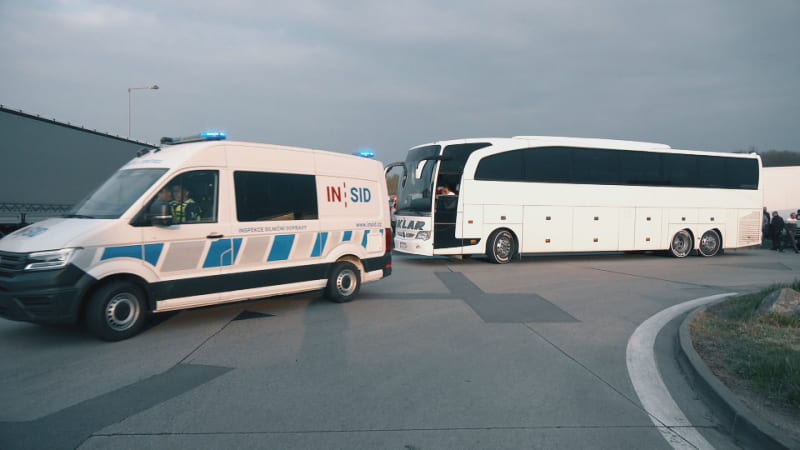 Zátah na „autobusy hrůzy“: Inspekce odhalila nebezpečné závady, vozy přepravují i děti