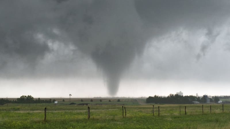První letošní tornádo v Česku se objevilo na Jičínsku. Fotografie způsobily rozruch