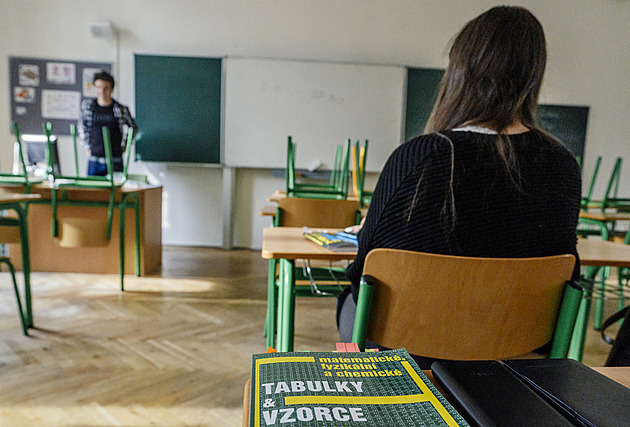 Maturuje rekordní počet studentů. Letošní matematika byla méně záludná, říká učitel
