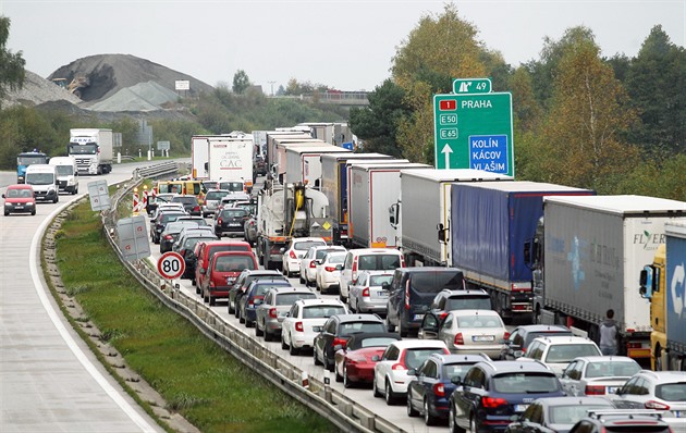 Doprava na D1 u Prahy bobtná. Úlevu může přinést dokončení dálničního okruhu