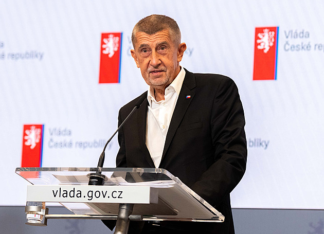 Babiš chce do Vánoc zcela zrušit poplatky ČT. Koalice ale má i druhý návrh