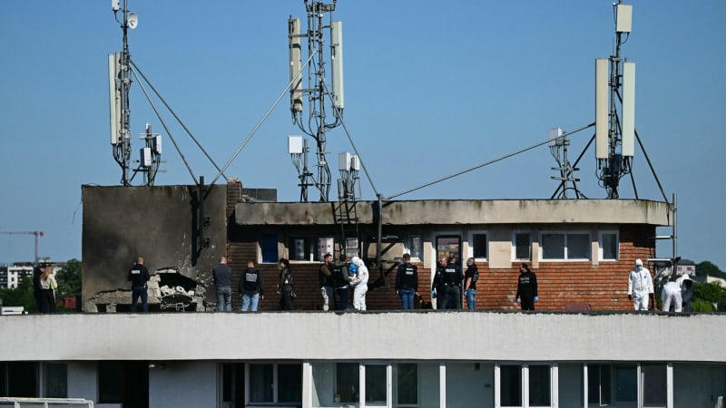 ON-LINE: Ruský dron se zřítil na dům v Rumunsku, zranil dva lidi. Bukurešť volá po reakci
