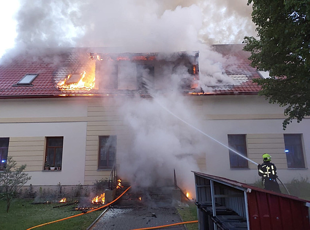 Na Chrudimsku hoří dům se sociálními službami, obec evakuovala 17 lidí