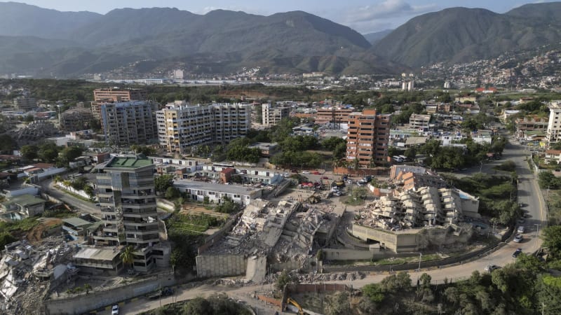 Záběry naděje uprostřed zdevastované Venezuely. Ze sutin vyprostili devítiměsíční holčičku